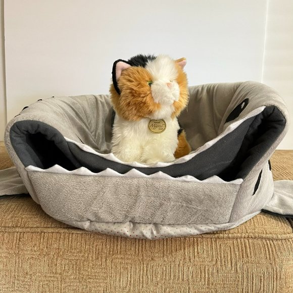 Cat or Dog Shark Bed - Grey - Picture 12 of 16